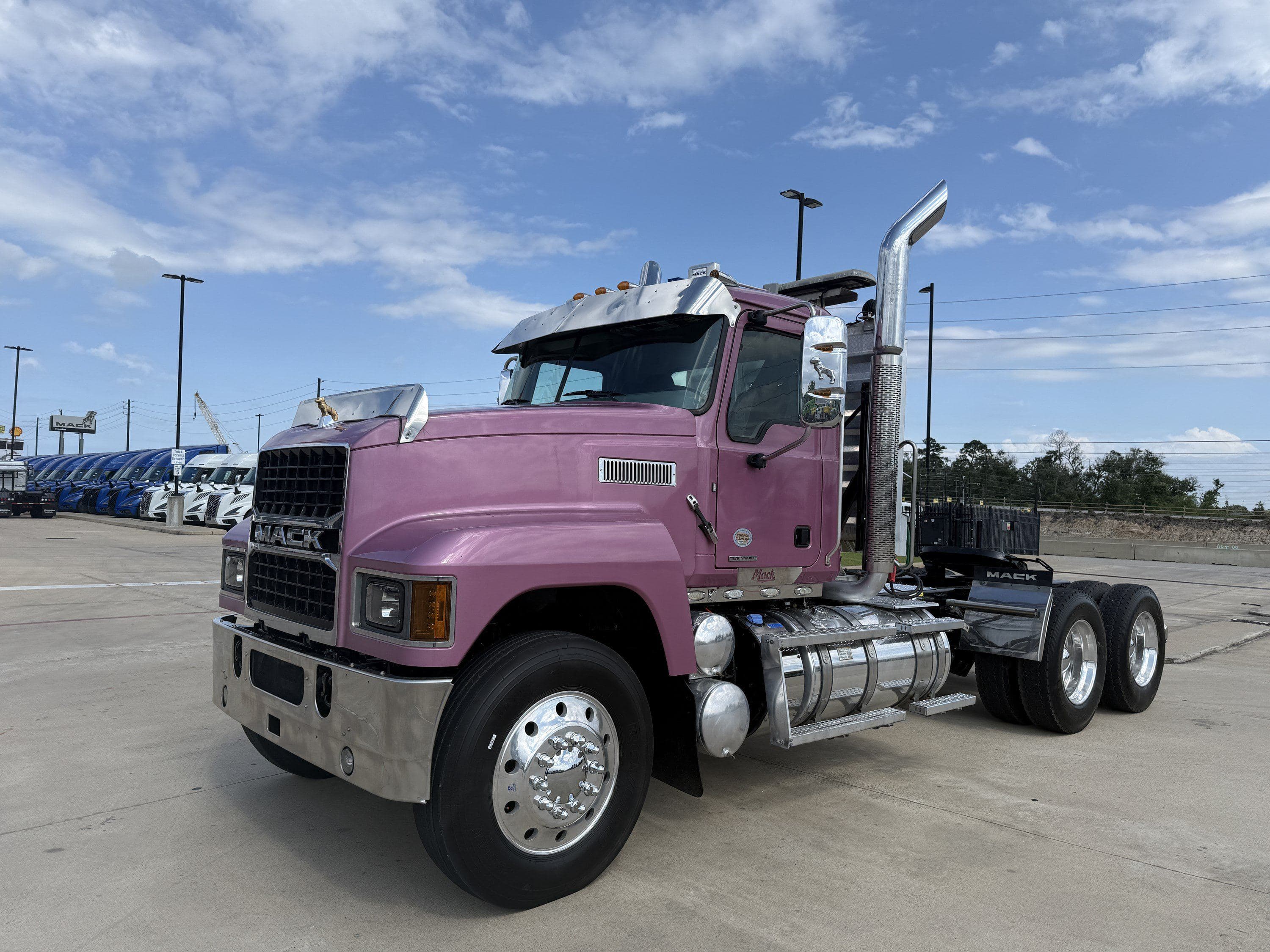2025 Mack PINNACLE 64T image 15