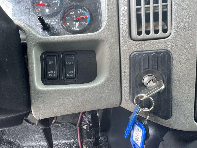 2017 International 4300 image 42