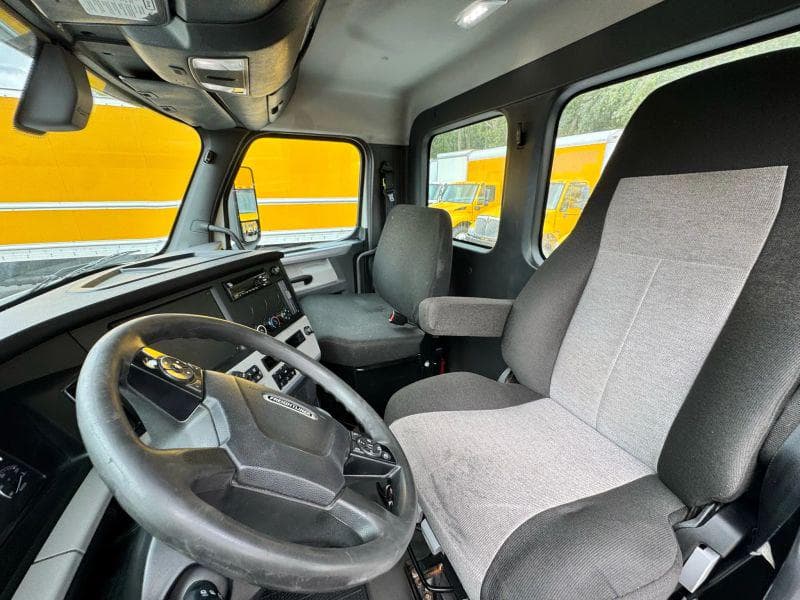 2018 Freightliner Cascadia image 8