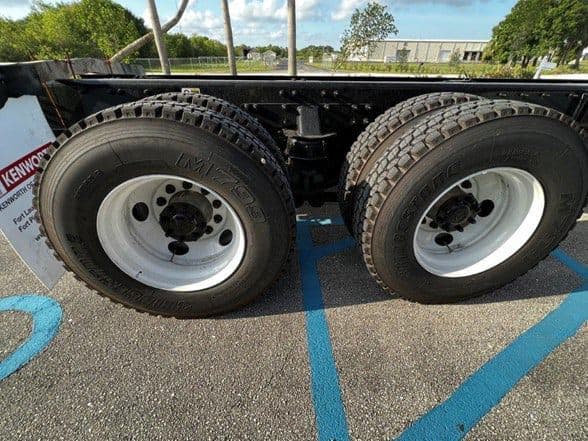 2024 Kenworth T880 image 13