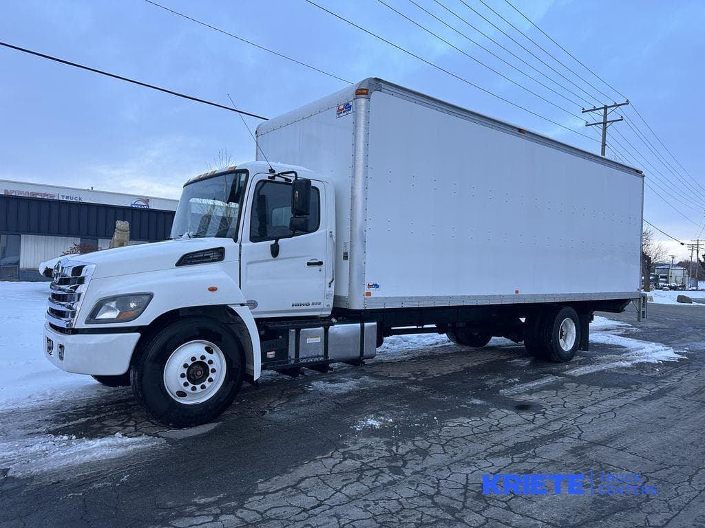 2020 Hino 268A image 1