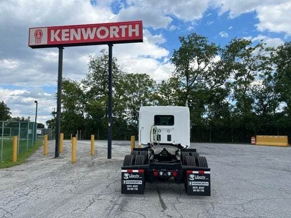 2025 Kenworth T880 image 3