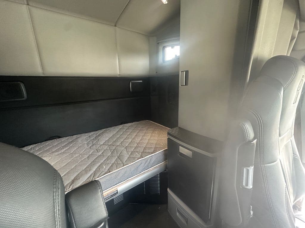 Used 2022 KENWORTH T880 image 21