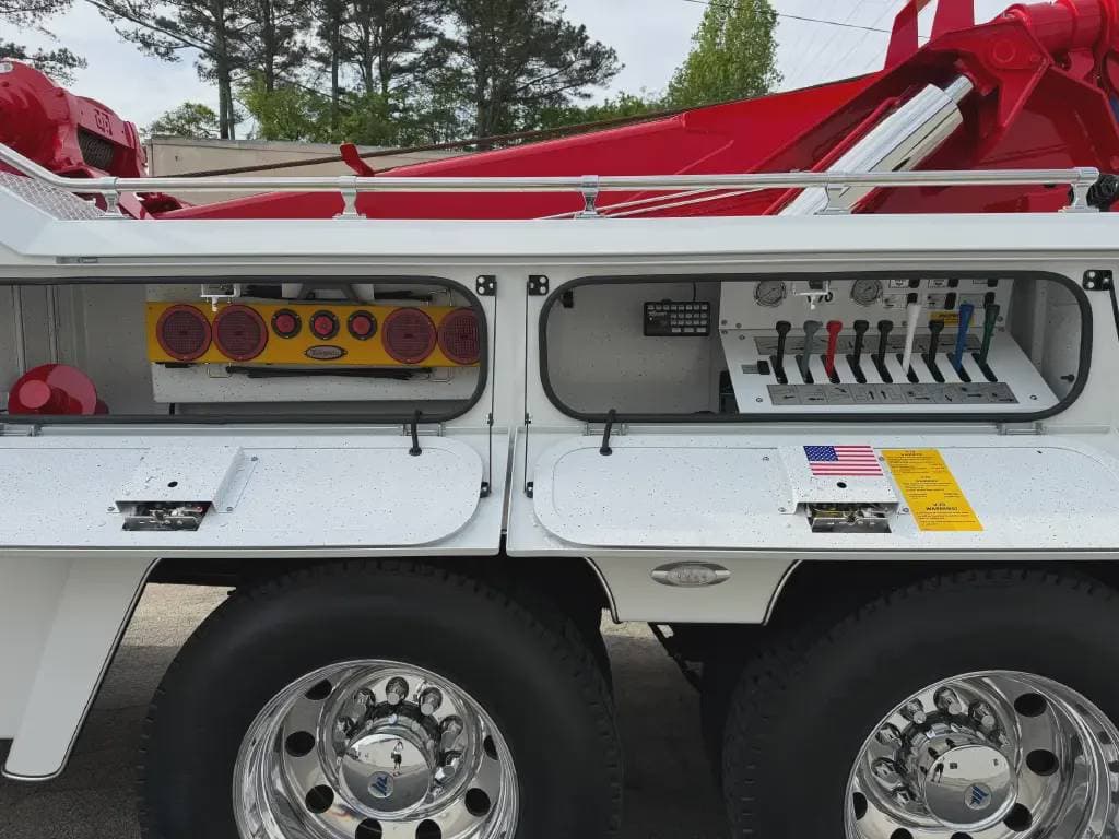 2025 Peterbilt 589 image 6