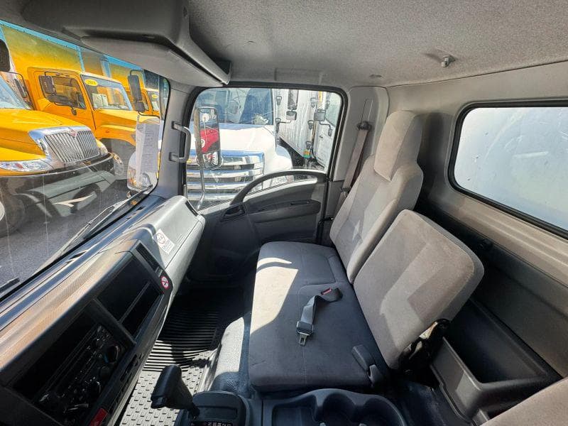 2019 Isuzu NPR image 15