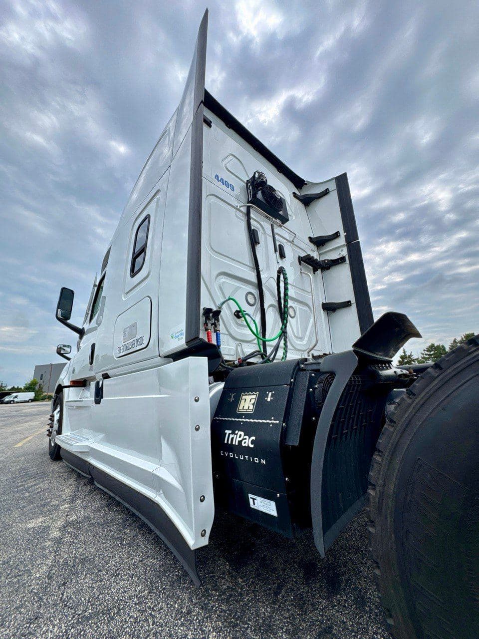 2021 Freightliner Cascadia 126 image 7