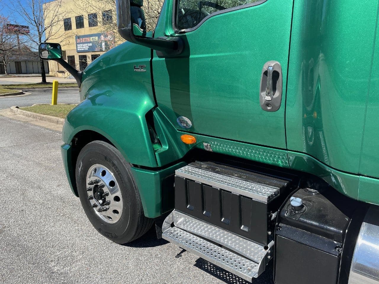 2018 International LT image 12