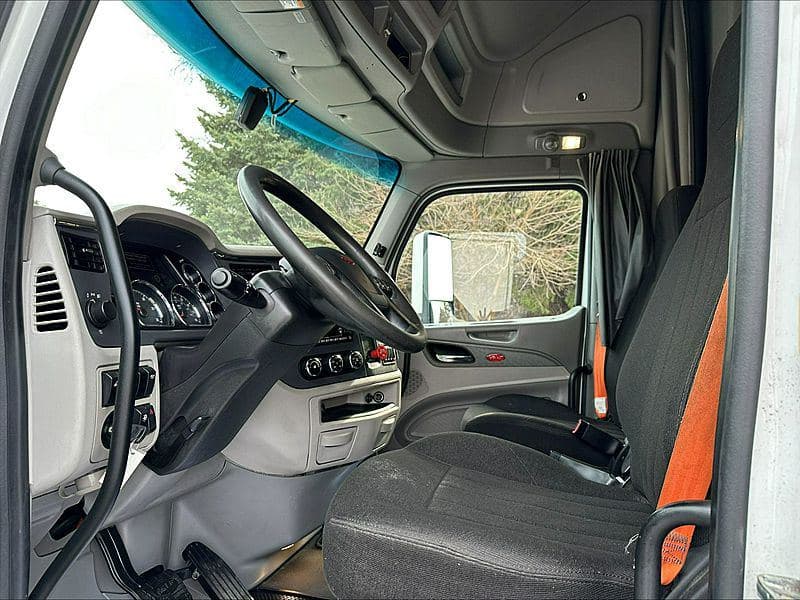 2021 Peterbilt 579 image 5