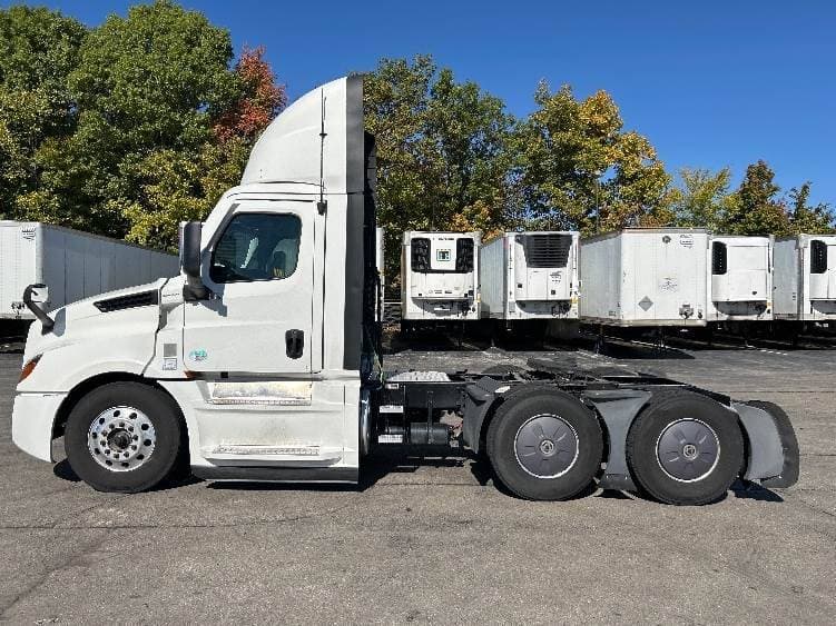 2022 Freightliner Cascadia image 4