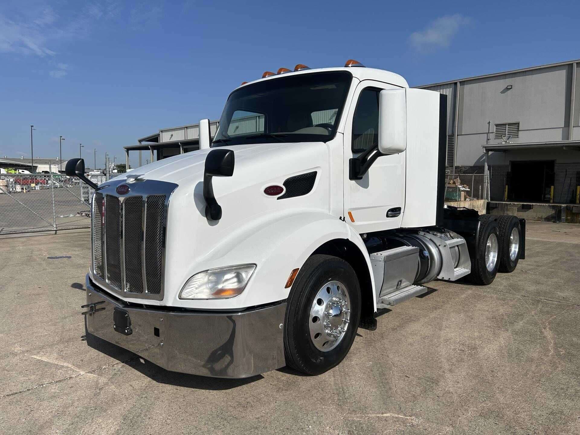 Used 2020 Peterbilt 579 Conventional - Day Cab in Houston, TX image 25