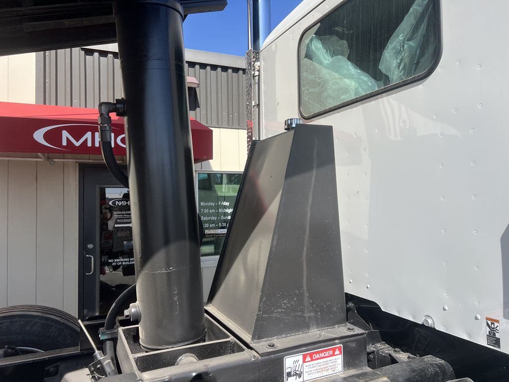 New 2026 KENWORTH T880S image 14