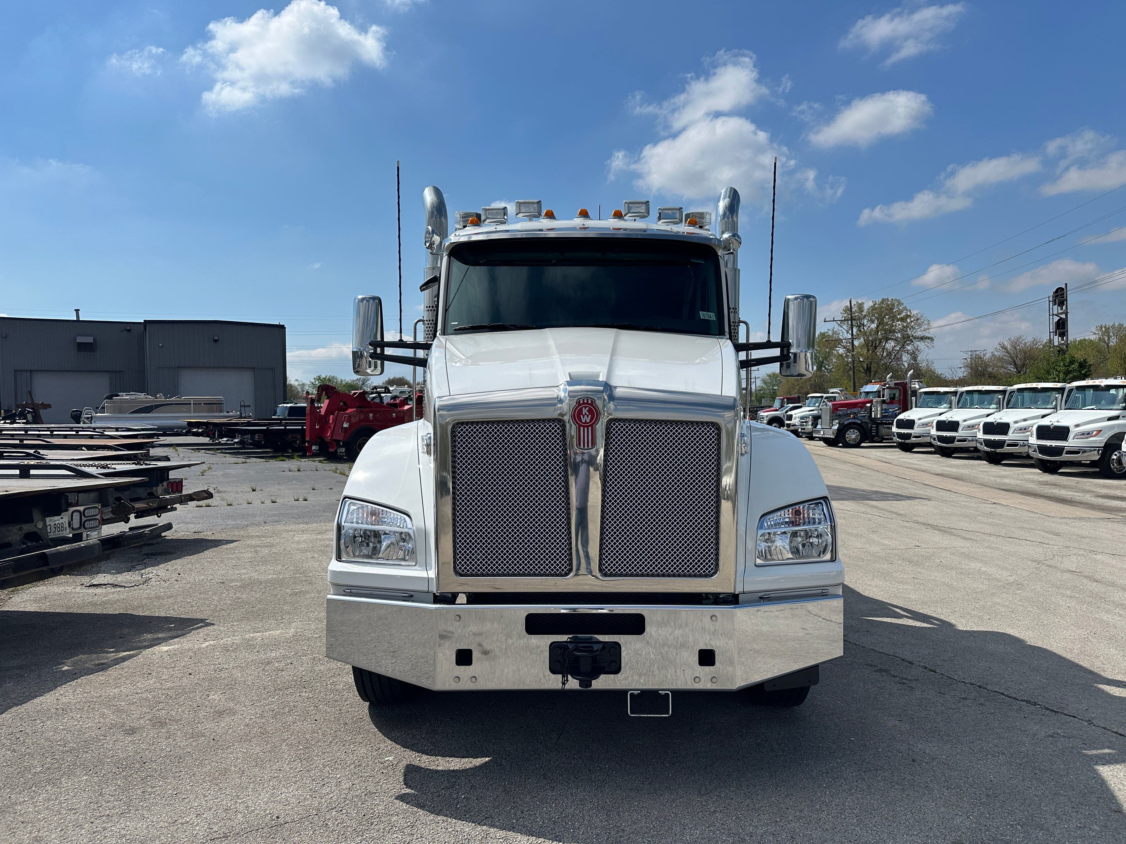 2025 Kenworth T880 with a Century 5130 image 8