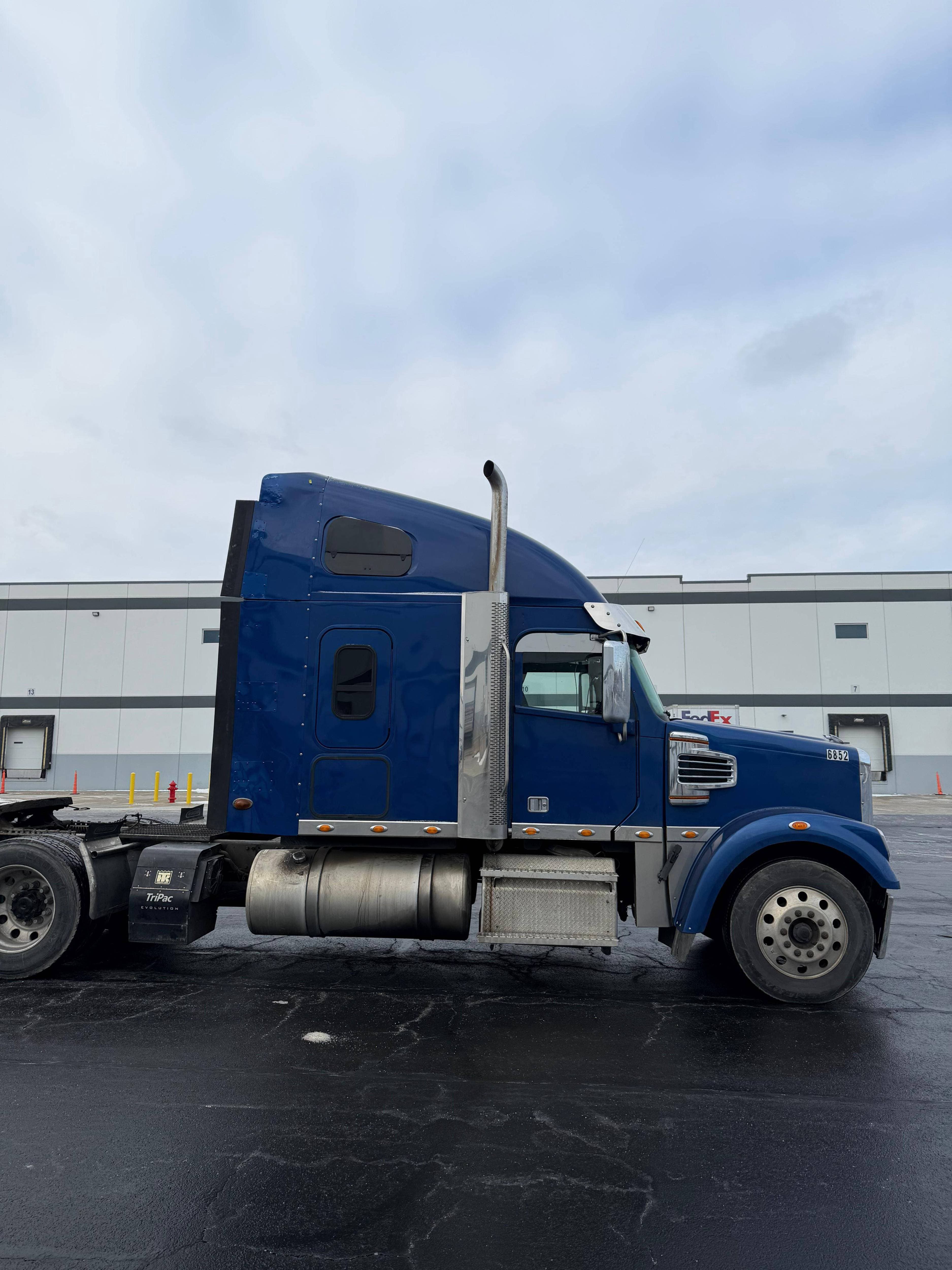 2021 Freightliner SD122 image 5