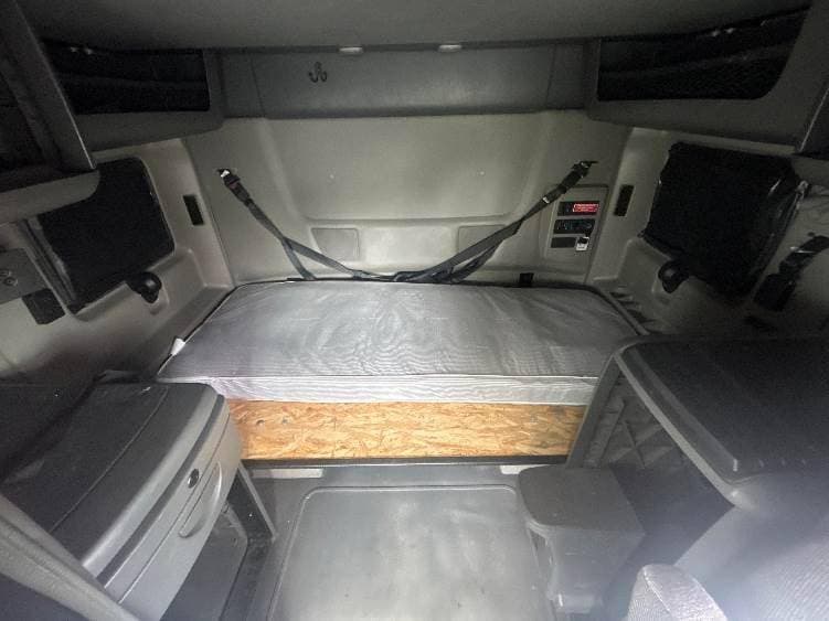 2023 International LT62F image 7