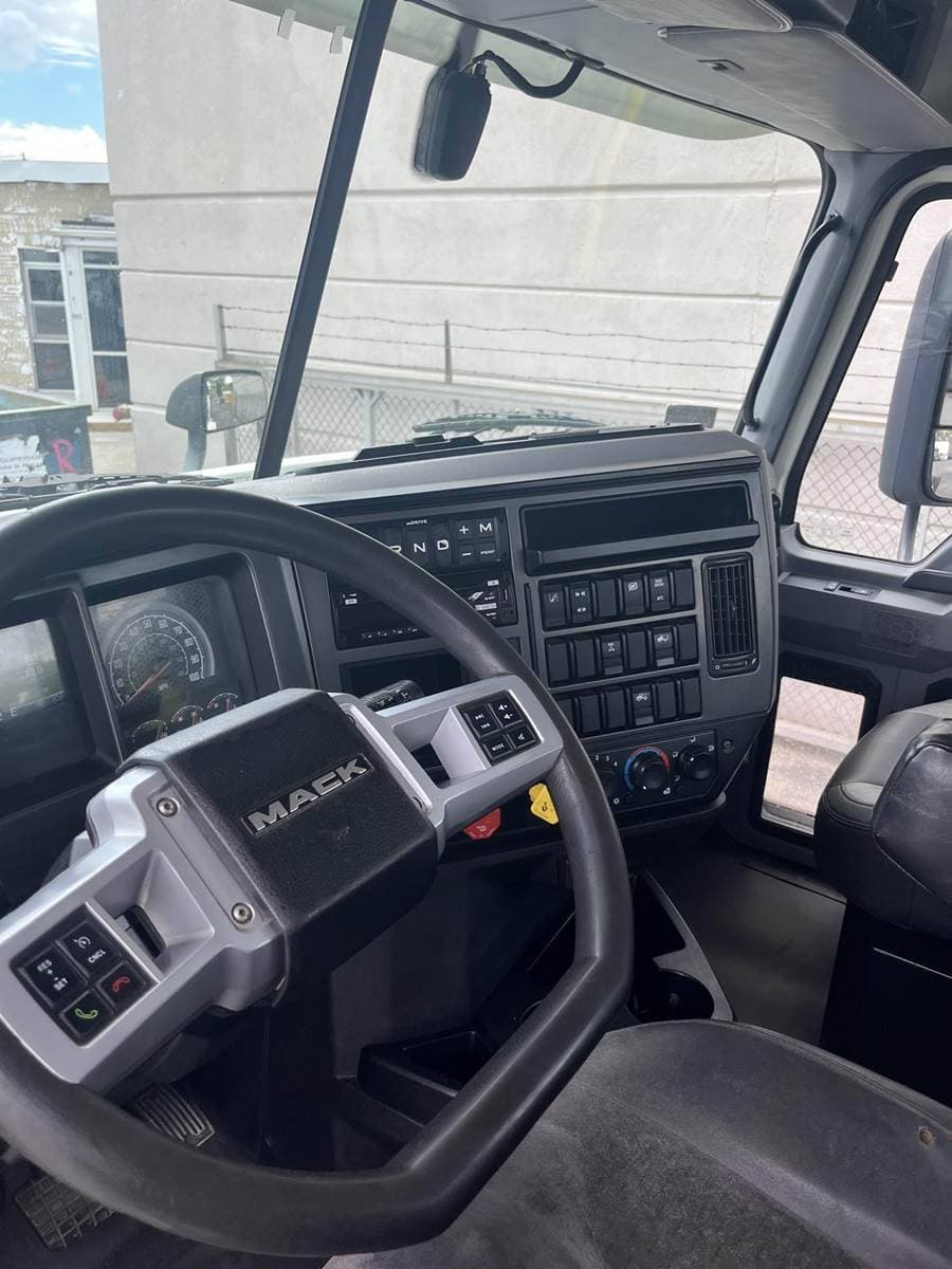 2019 Mack Anthem 64T Day Cab Truck - MP8, 12 Speed M Drive Automatic image 5