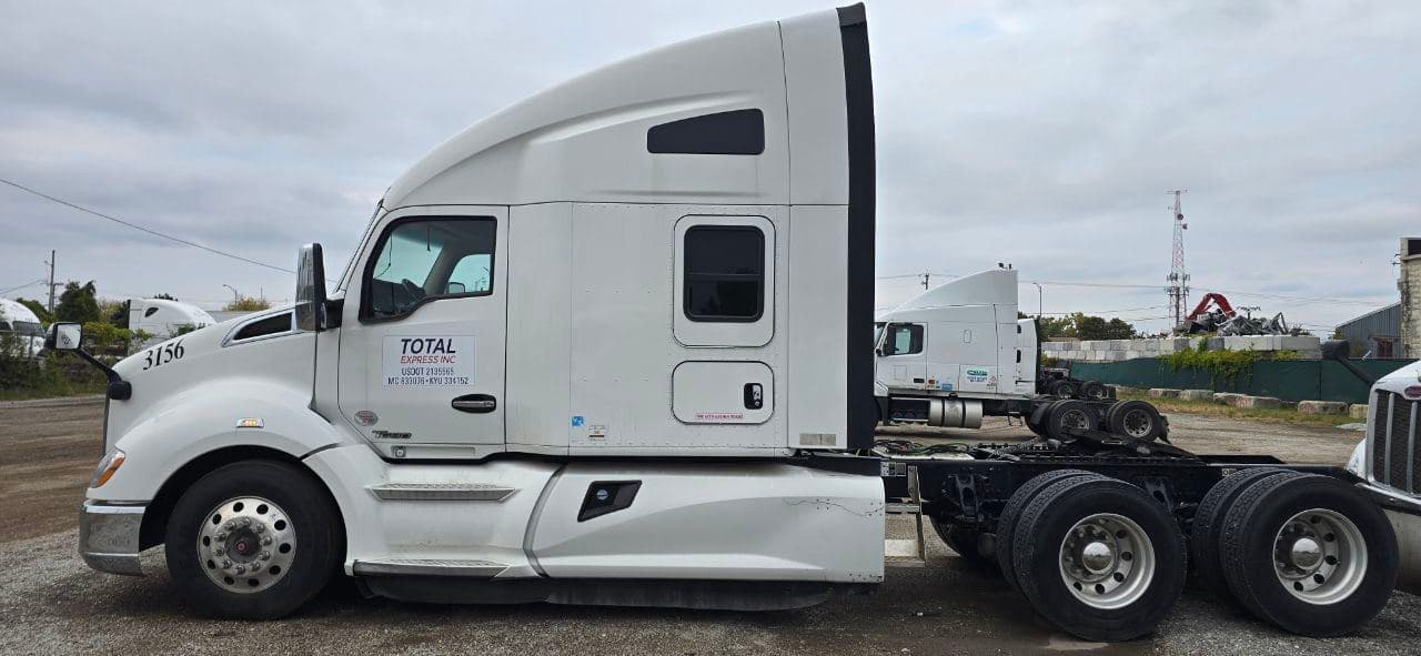 2022 Kenworth T680 image 3