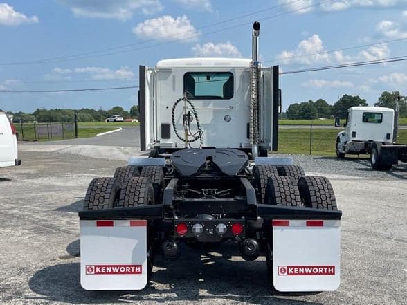 2025 Kenworth T680 image 10