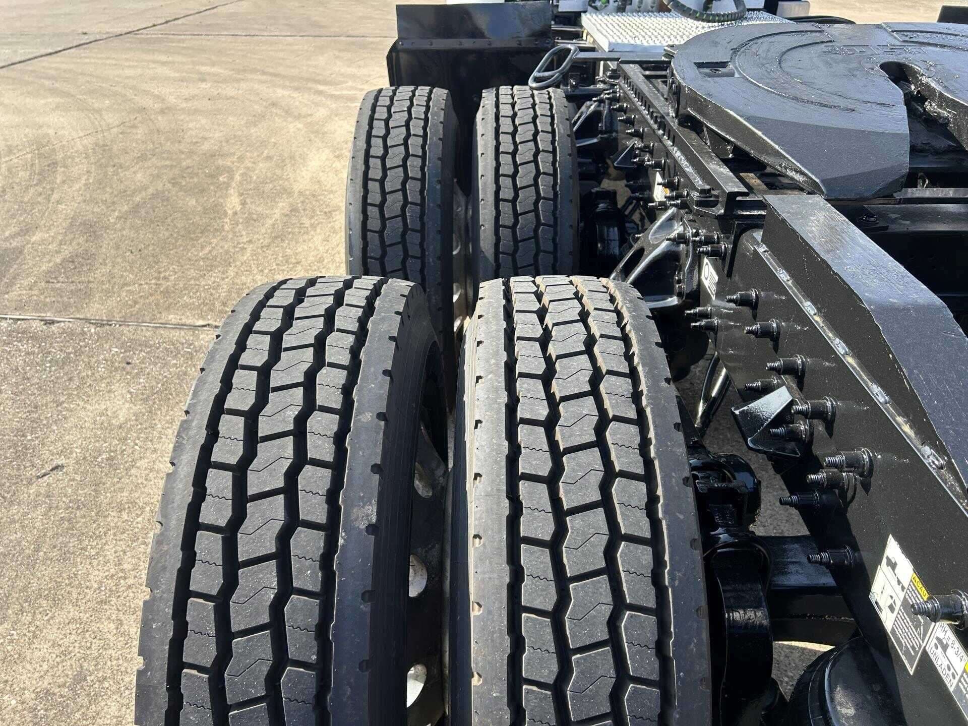 Used 2020 Peterbilt 579 Conventional - Day Cab in Houston, TX image 6