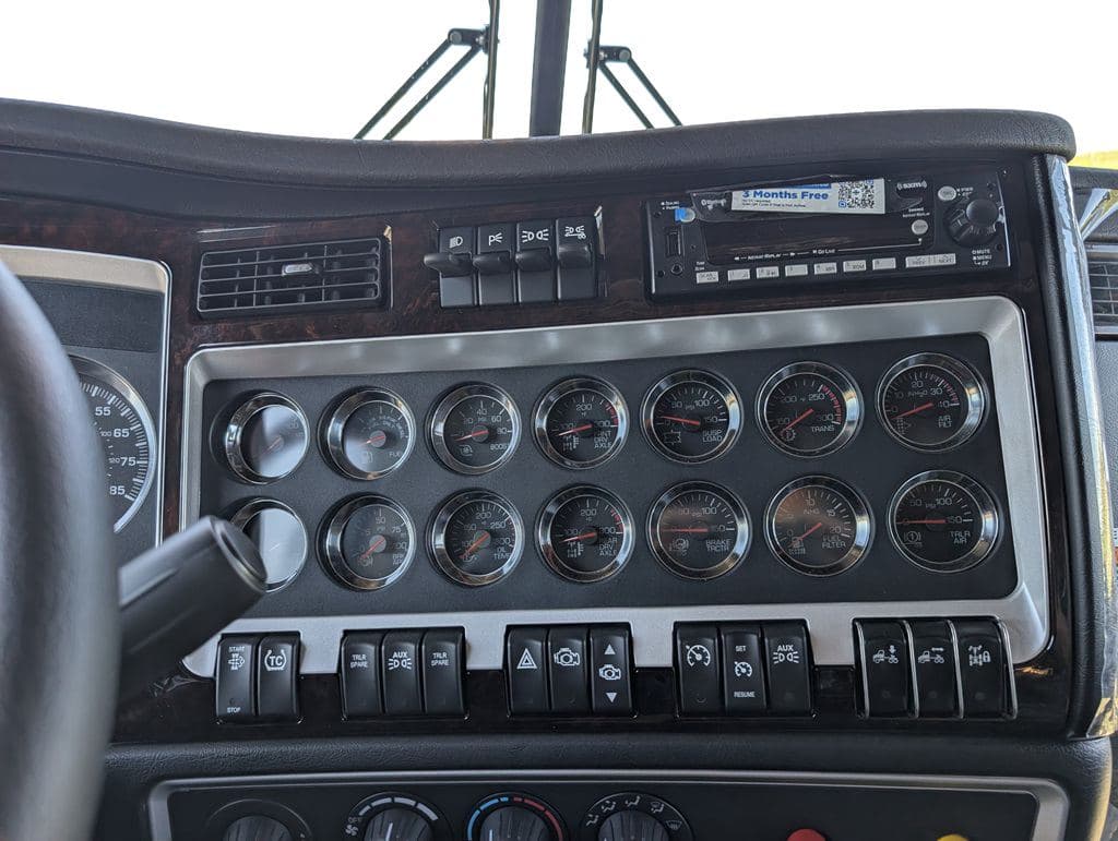 New 2027 KENWORTH W900L image 11