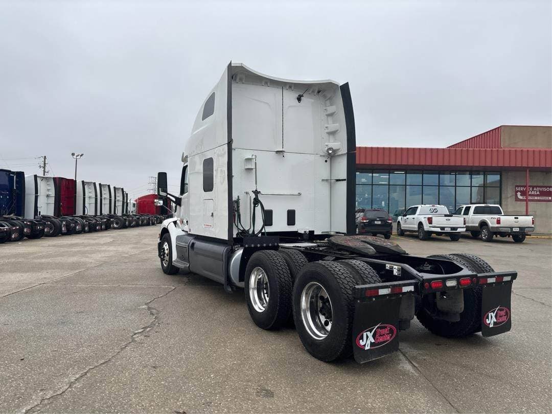 2021 Peterbilt 579 image 4