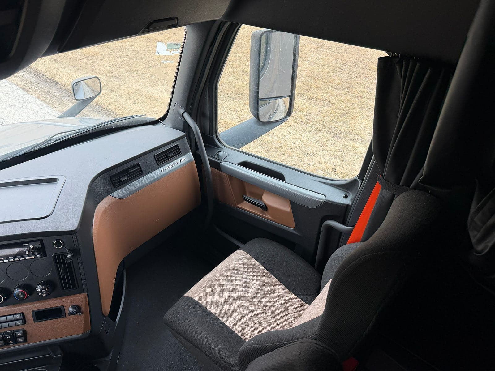 2022 Freightliner Cascadia 126 image 11