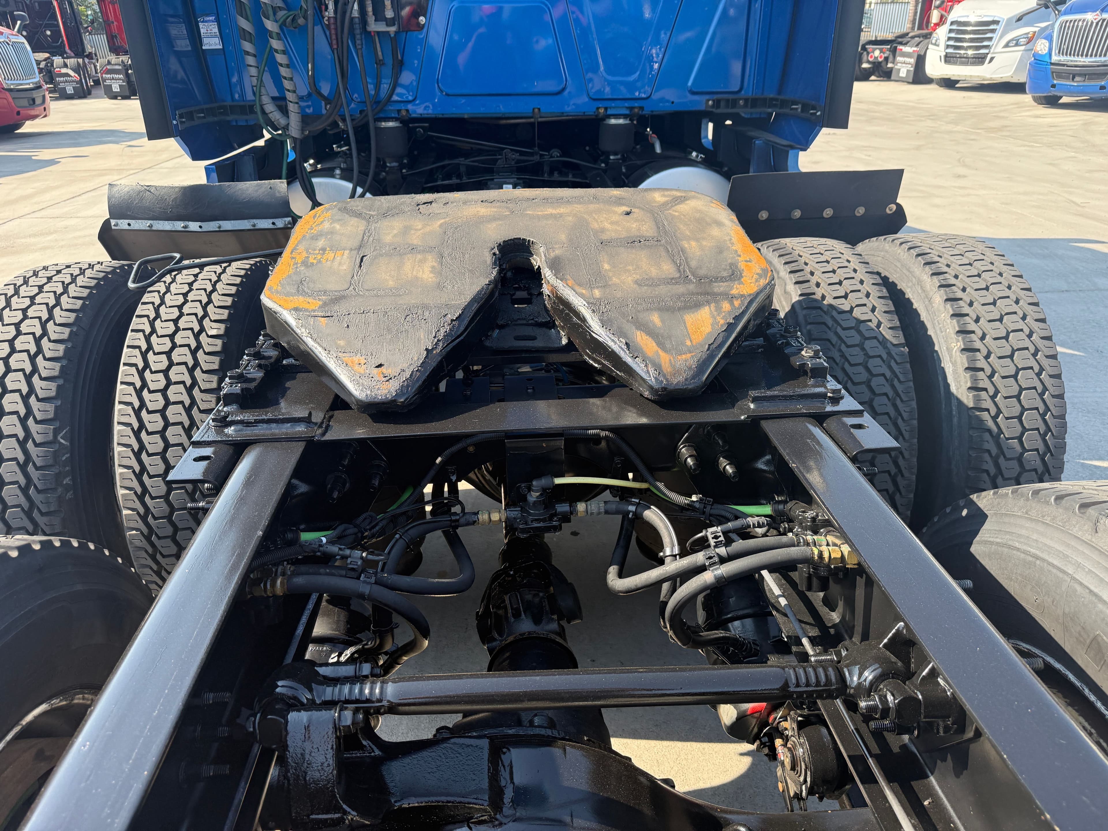 2021 International LT625 image 9