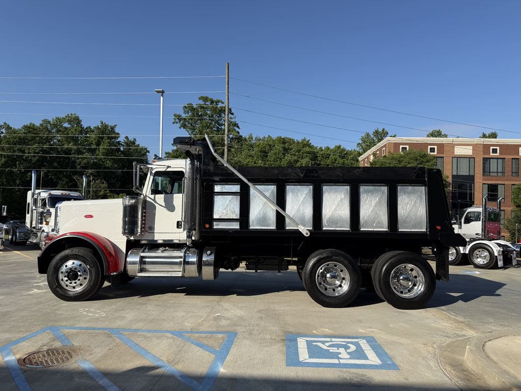 Used 2024 PETERBILT 389 image 6