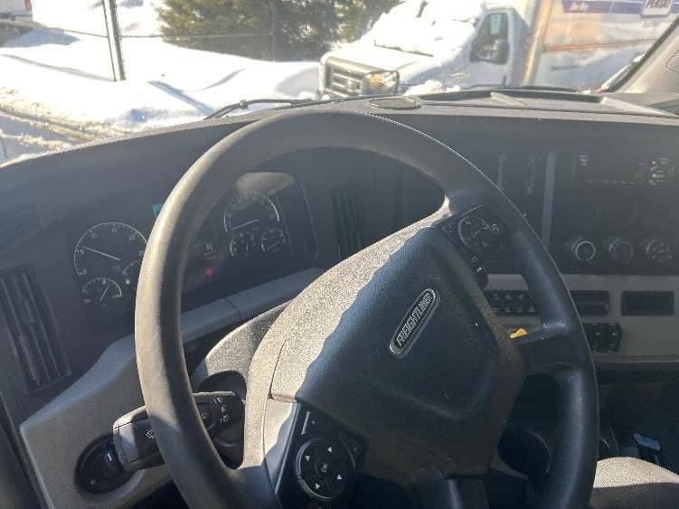 2019 Freightliner Cascadia 126 Sleeper Semi Truck - 72" Integral Sleeper, 455HP, 12 Speed Automatic image 6
