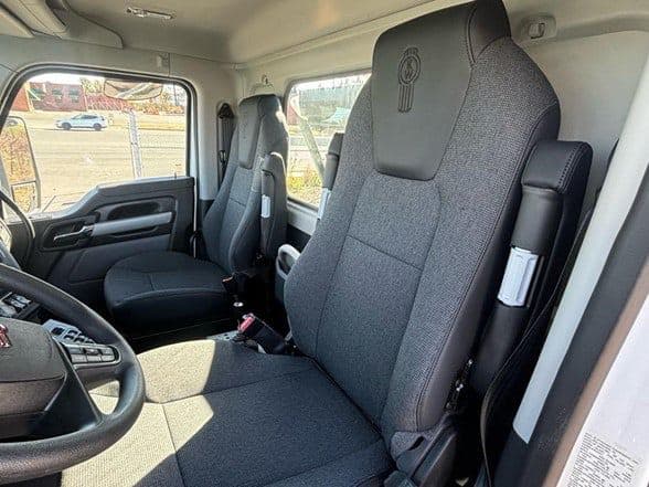 2025 Kenworth T880 image 7