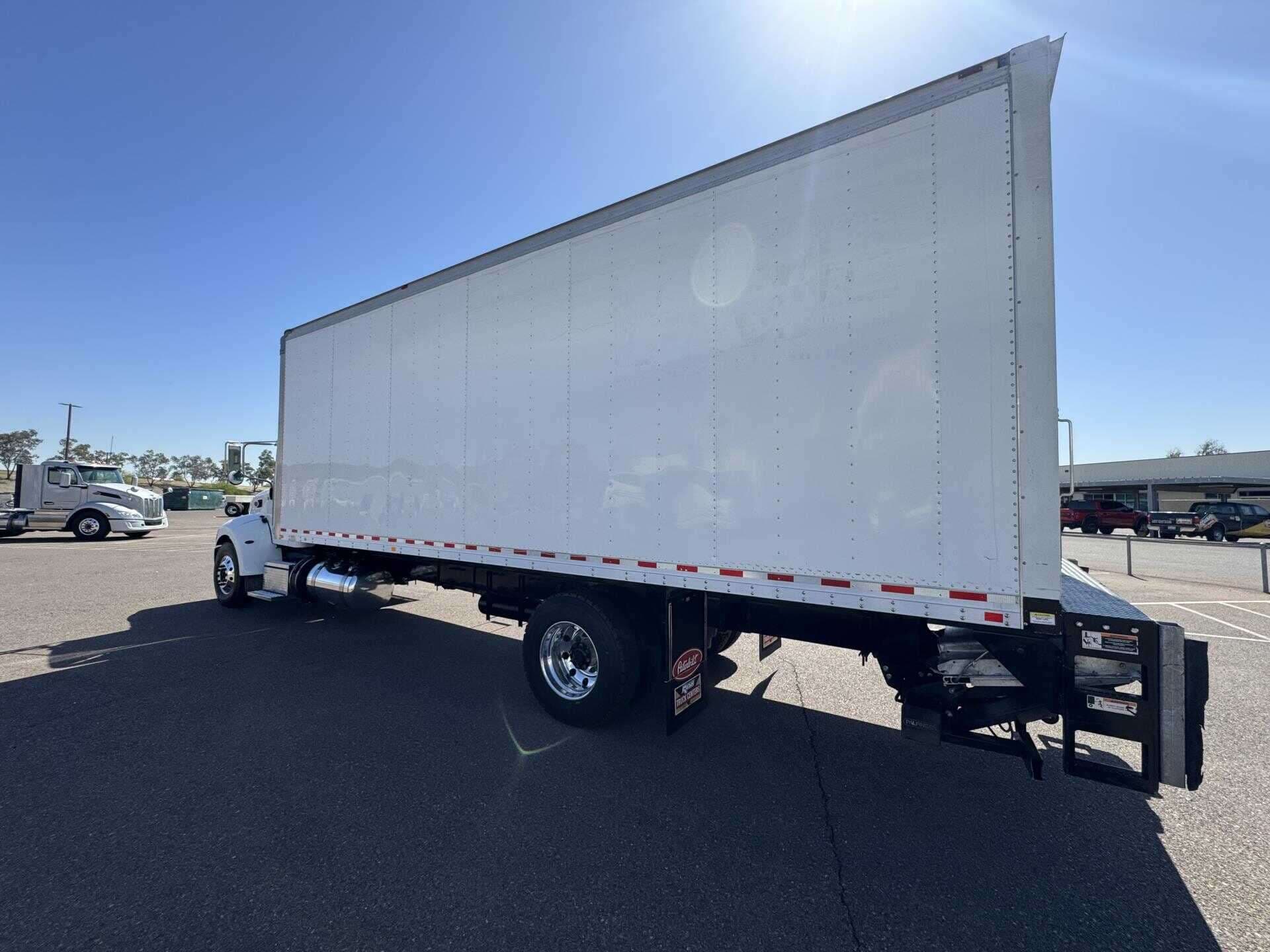 2019 Peterbilt 337 image 3