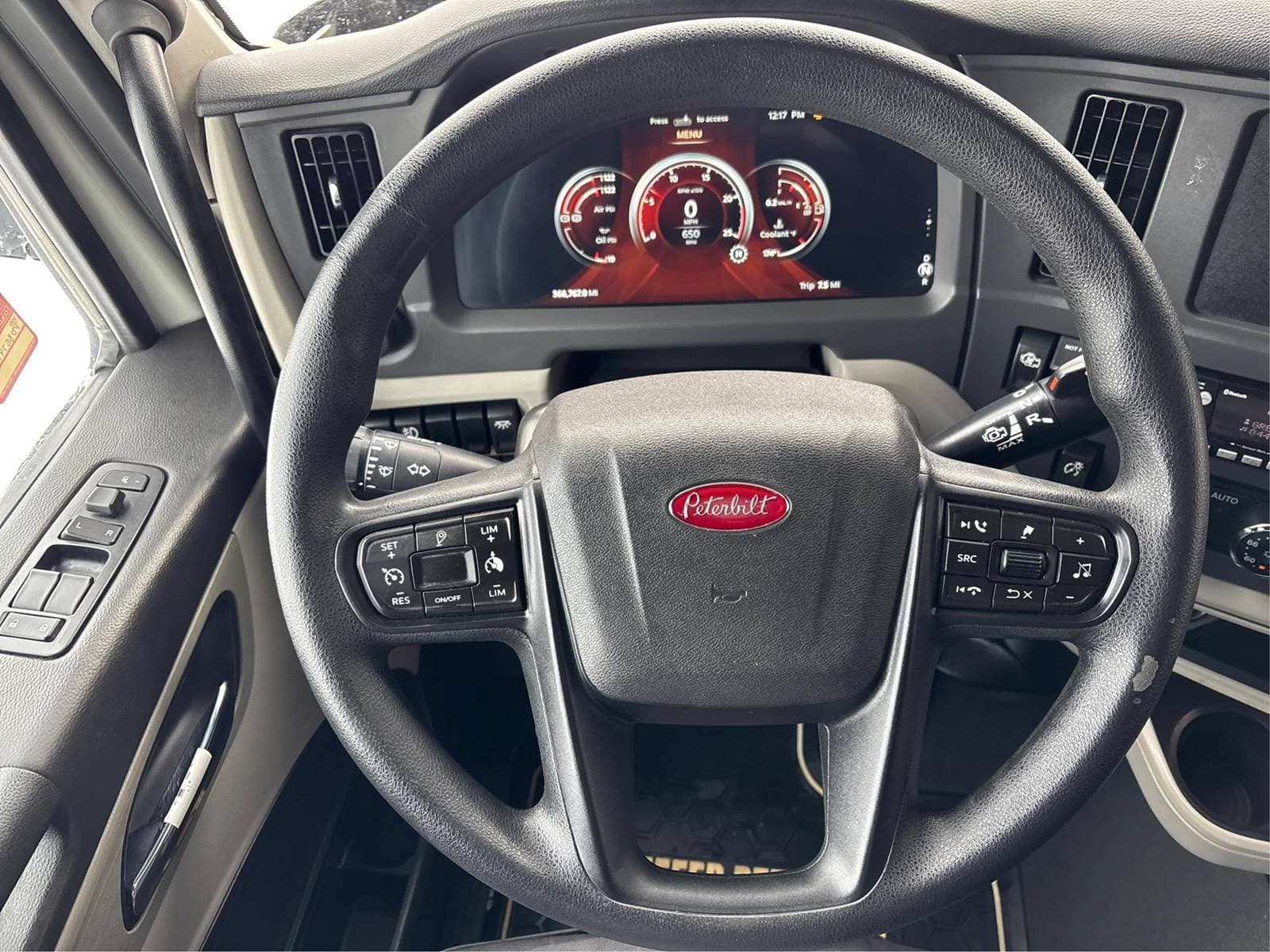 2023 Peterbilt 579 image 9
