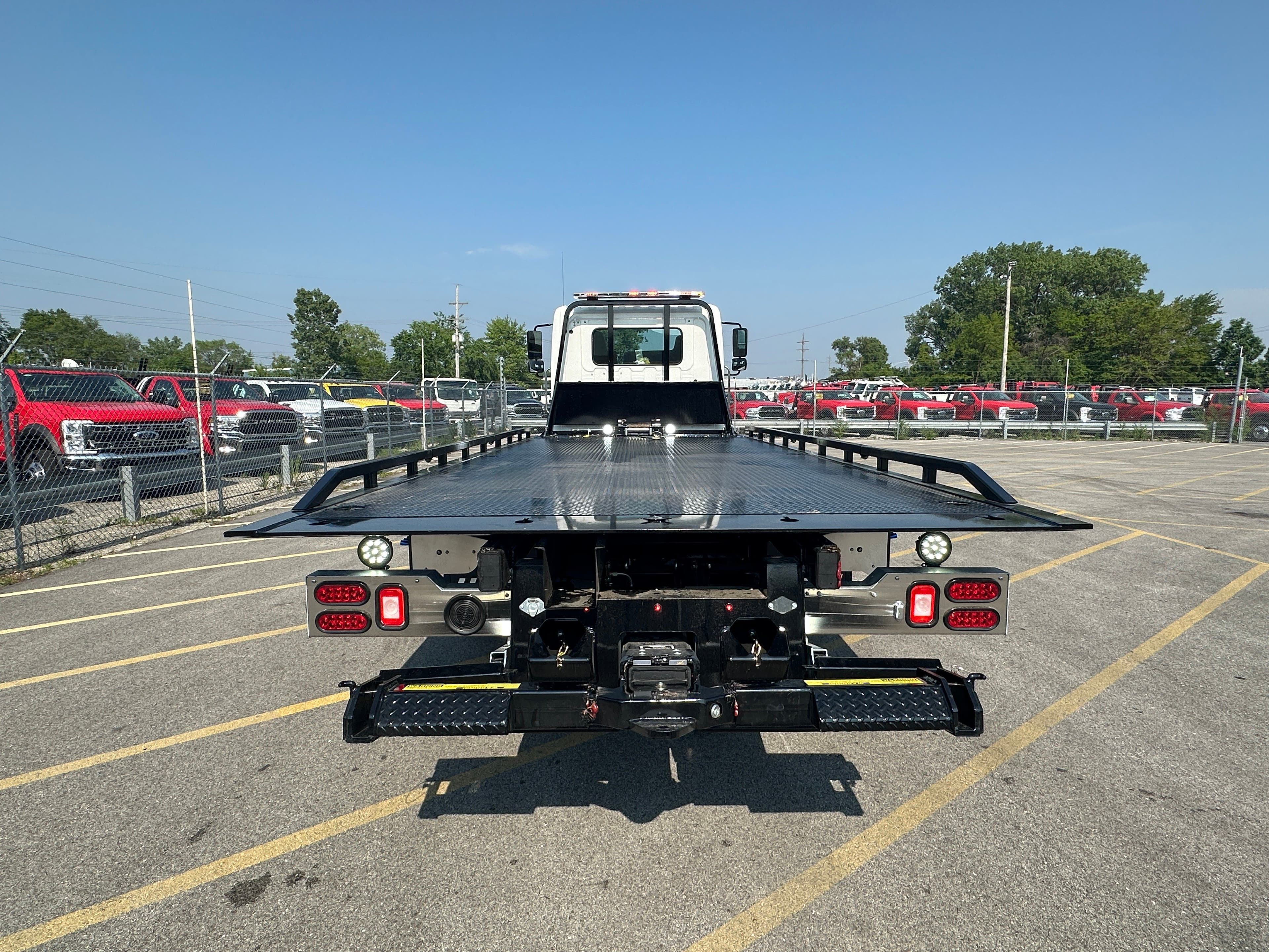 2025 Hino L6 WITH A CENTURY 21.5' STEEL CARRIER  (SK#: 6238C) image 4