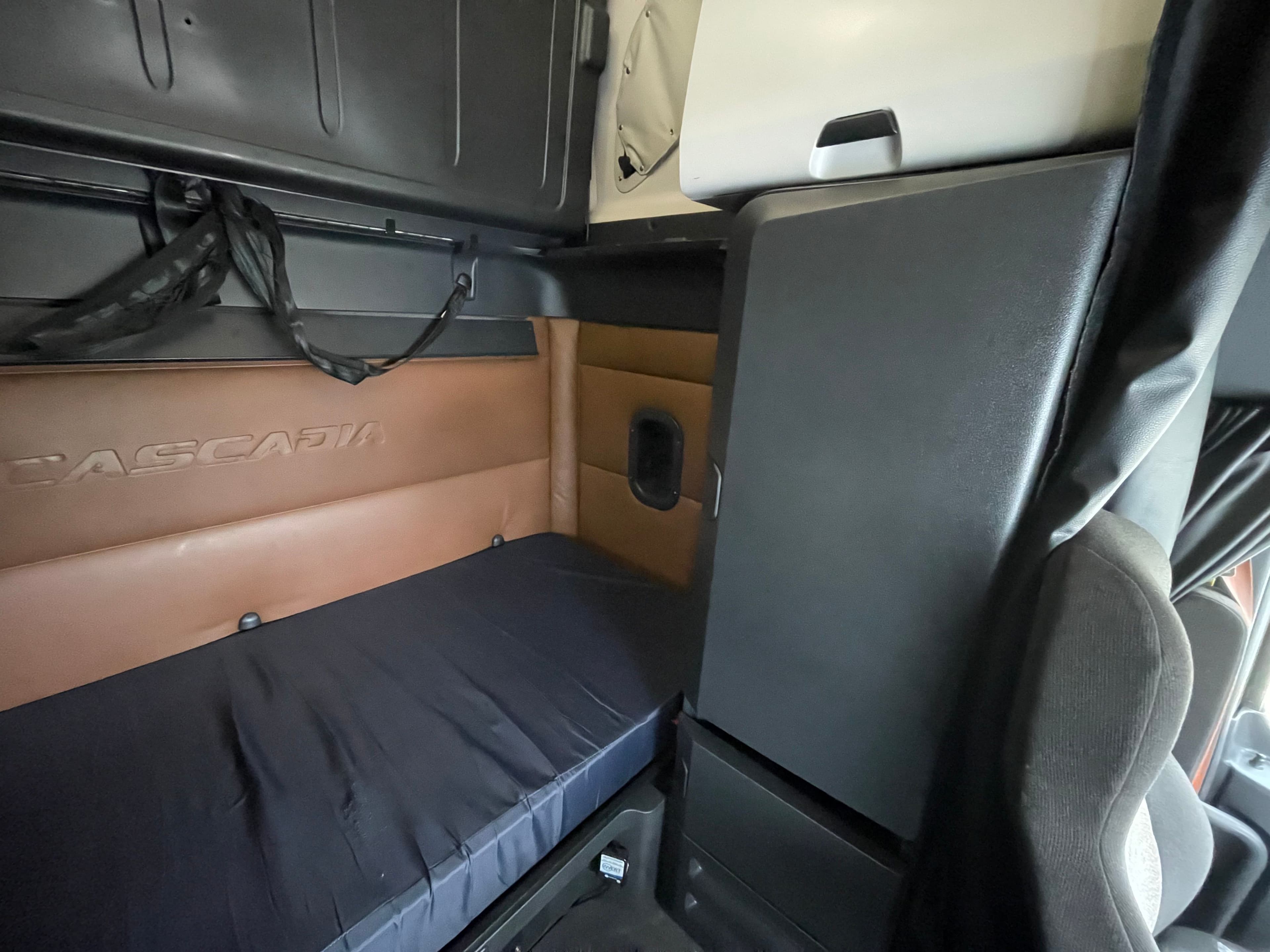 2021 Freightliner Cascadia image 17