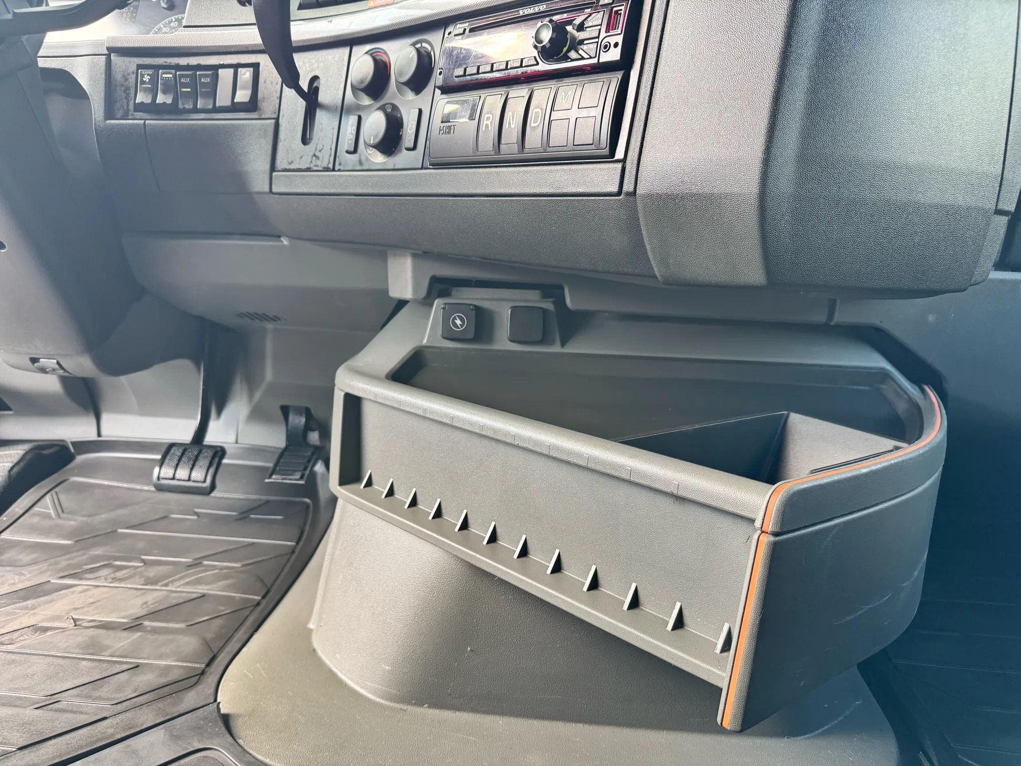 2021 Volvo VNL image 39