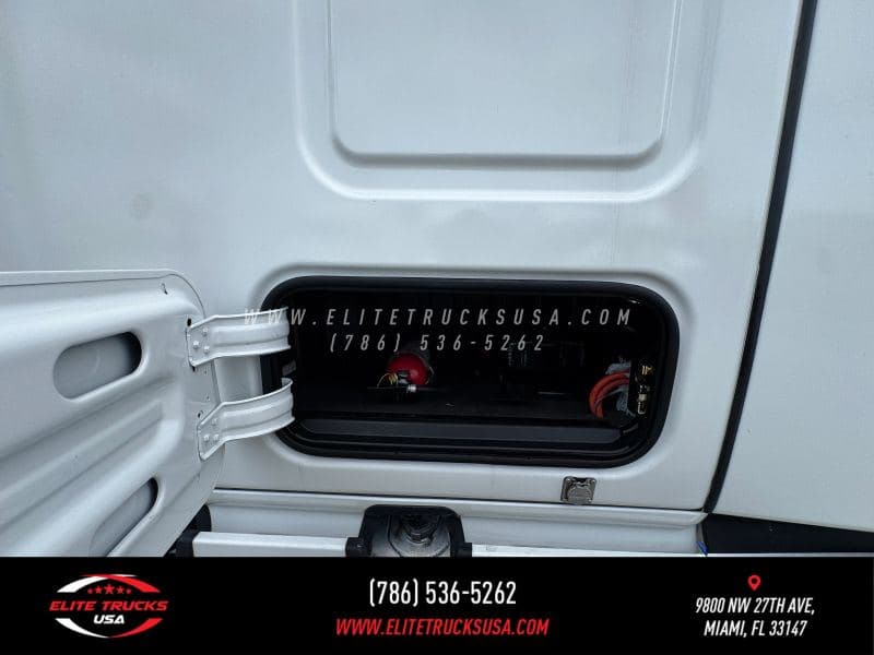 2022 Freightliner Cascadia image 36