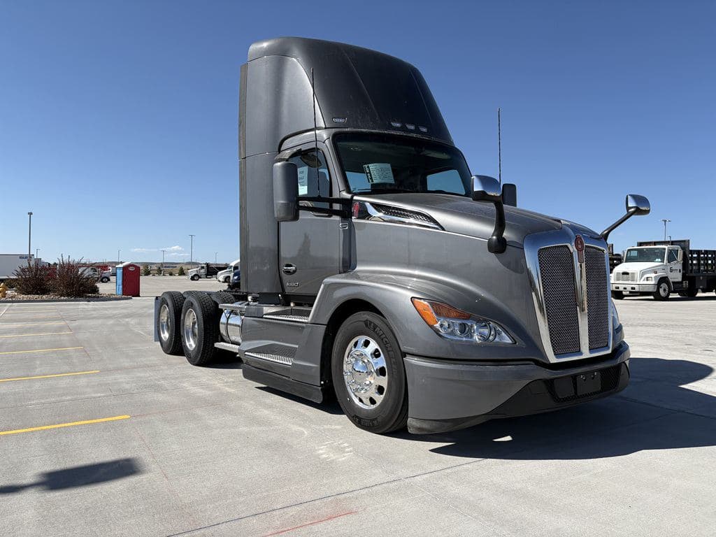 Used 2024 KENWORTH T680 image 7