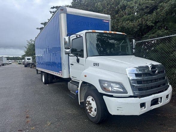 2018 Hino 258 image 1