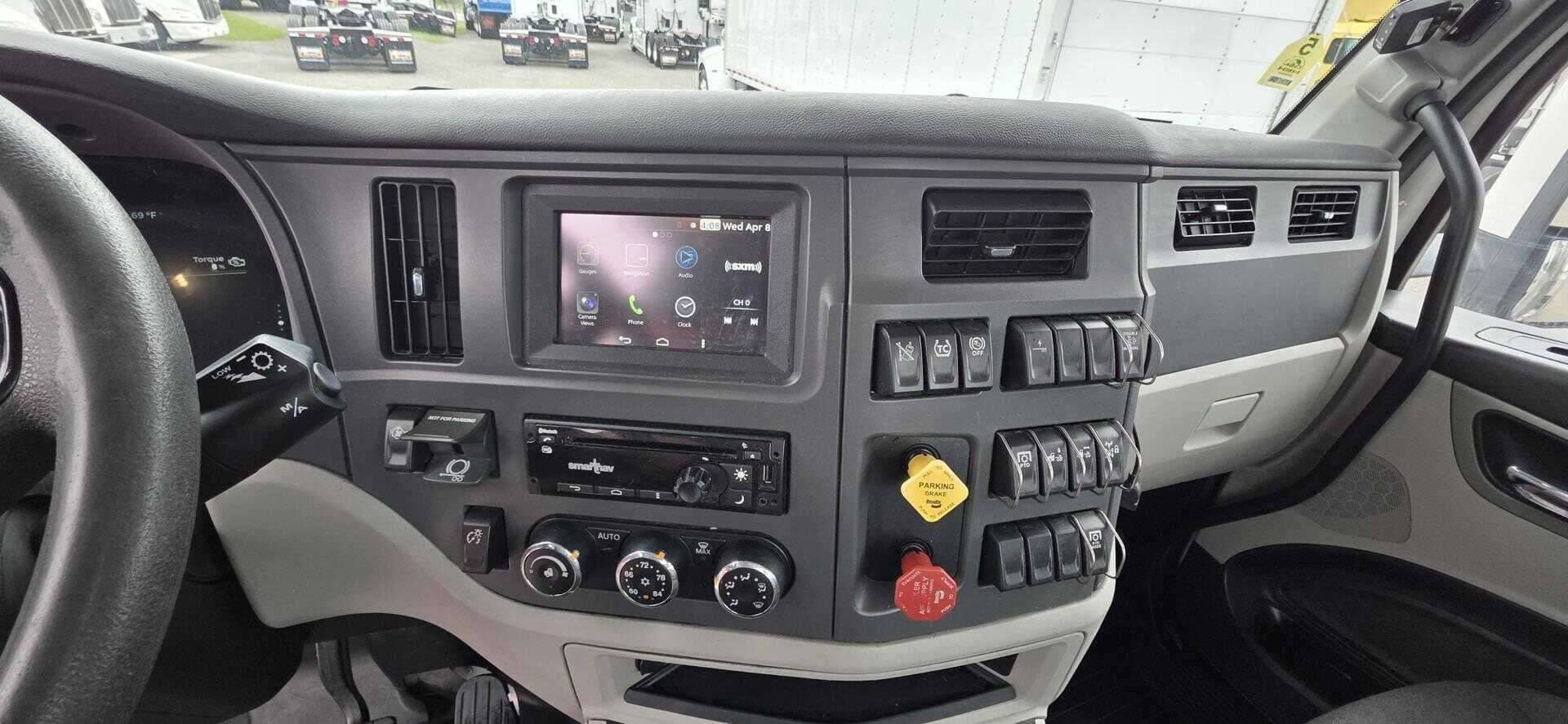 2023 Peterbilt 567 image 14