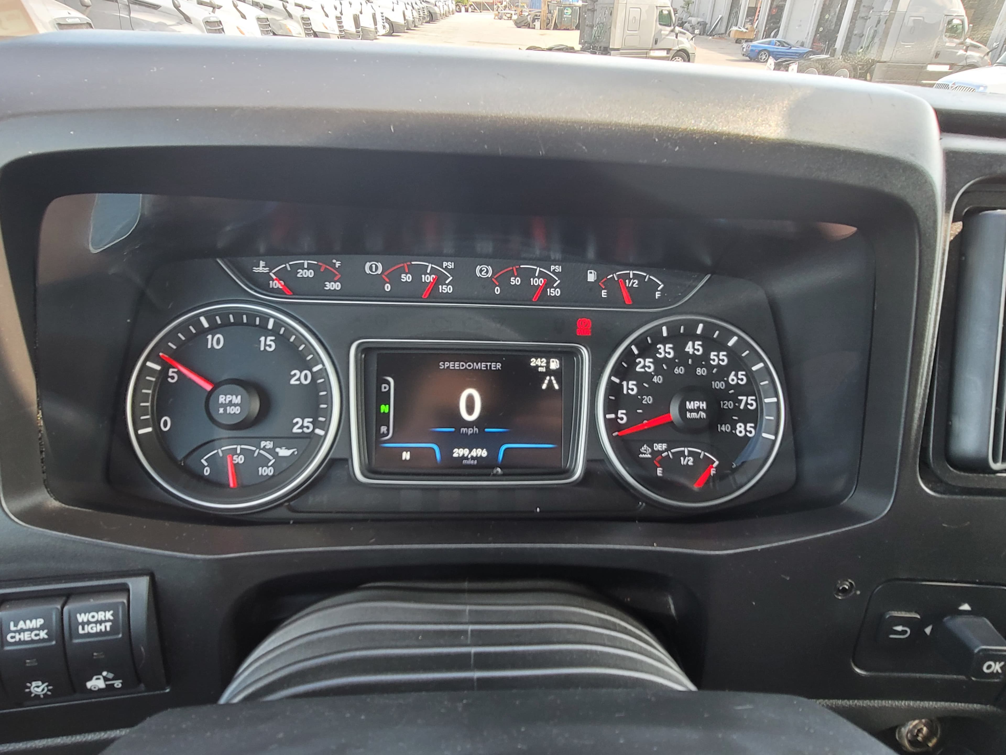 2022 International LT image 12