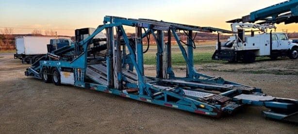 2001 FREIGHTLINER FL112 image 3