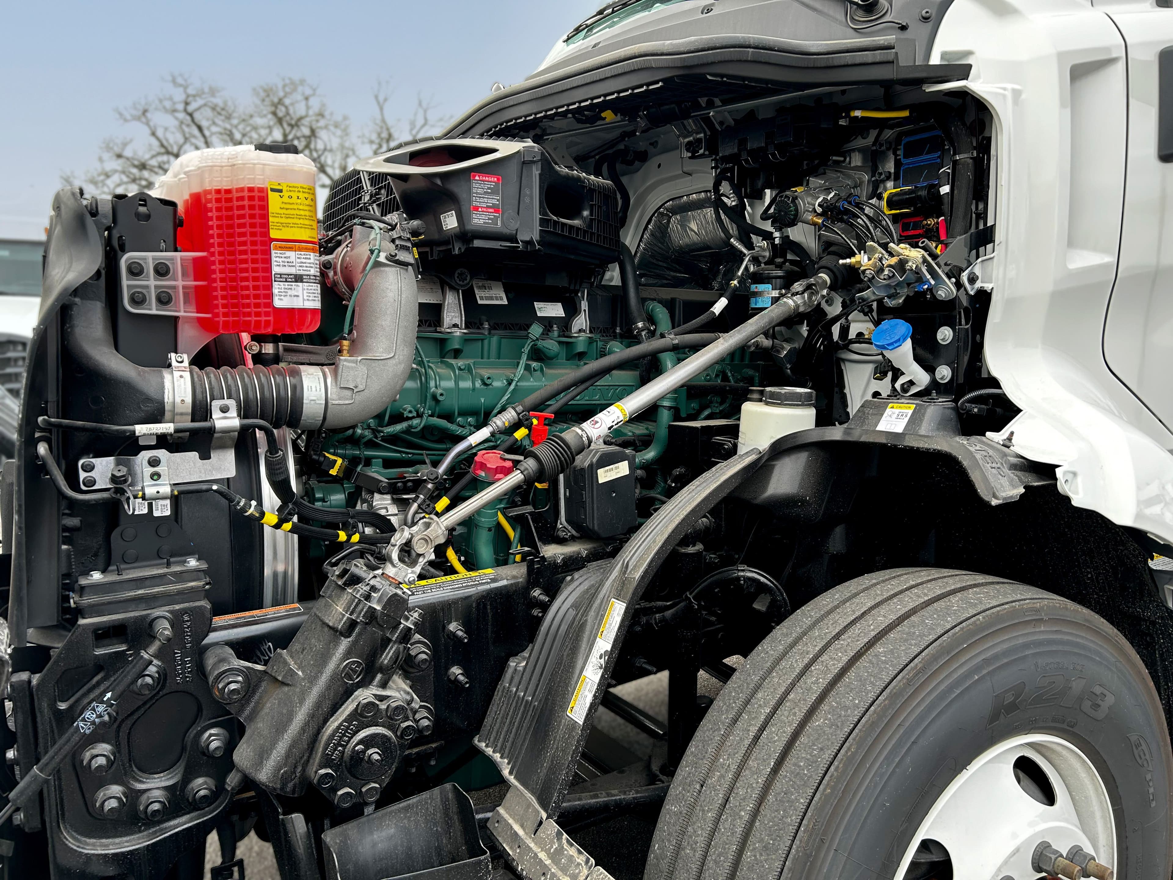 2026 Volvo NEW VNL image 8