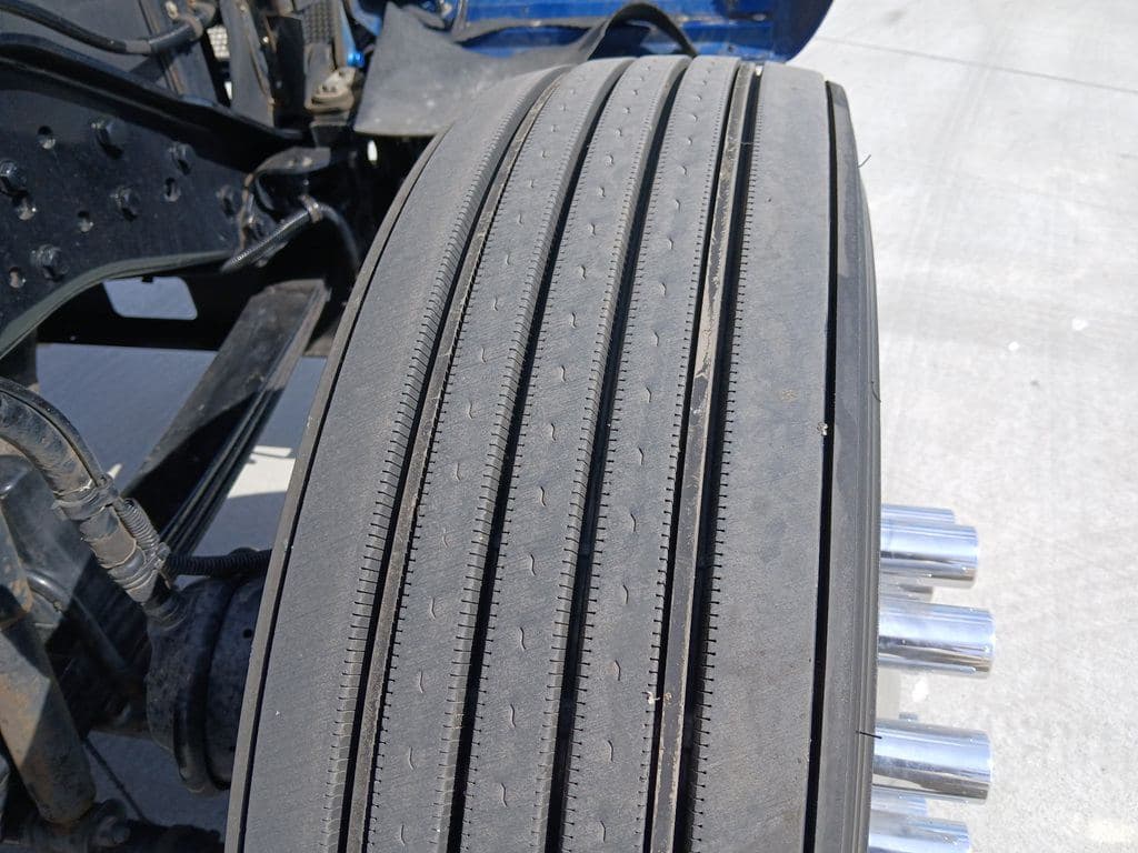 Used 2023 KENWORTH W900L image 9
