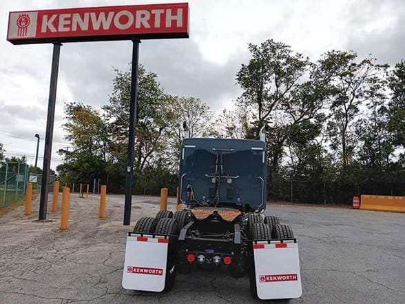 2025 Kenworth T880 image 3