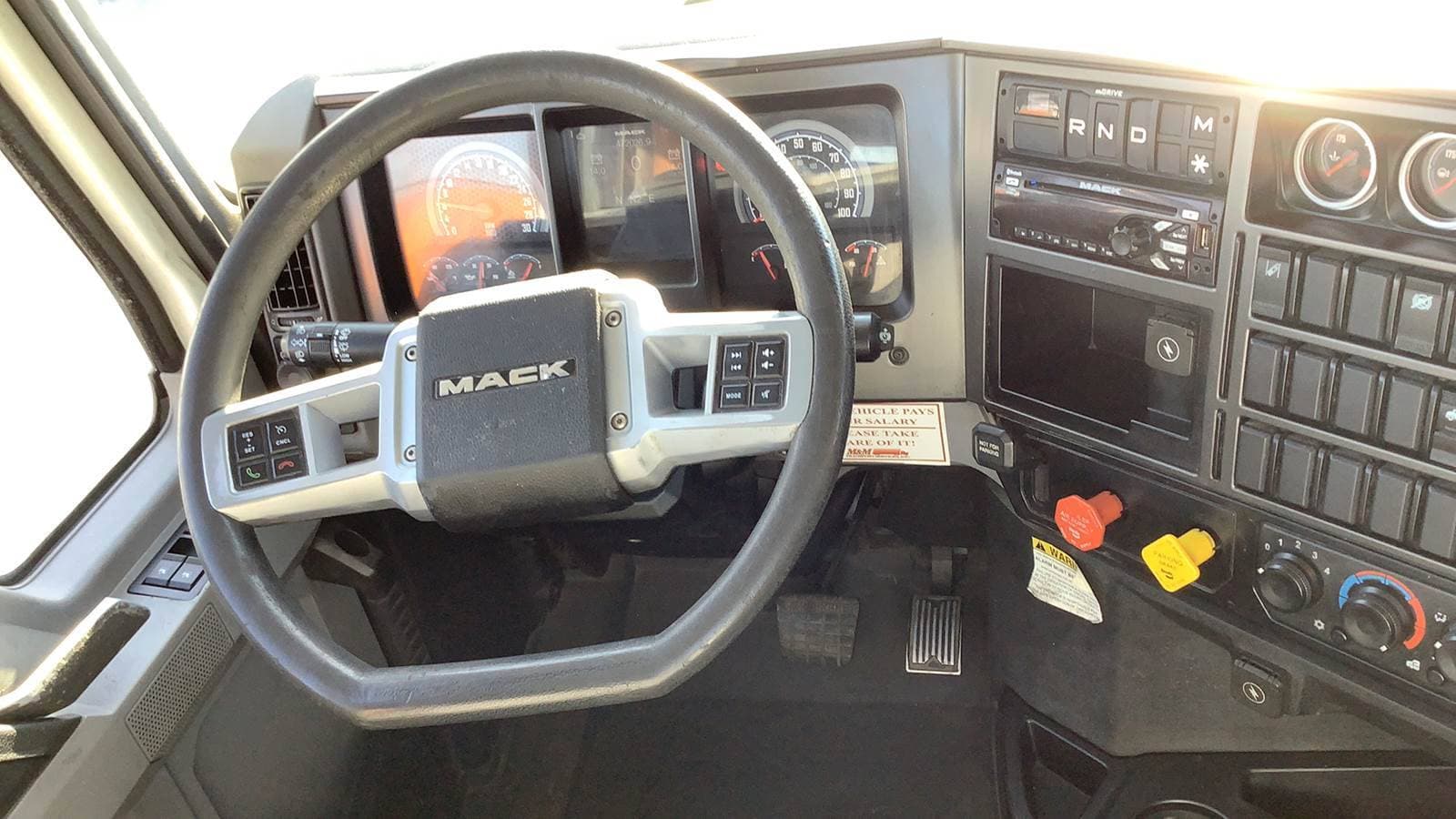 2019 Mack Anthem Day Cab Truck - Mack MP7, Automatic image 13