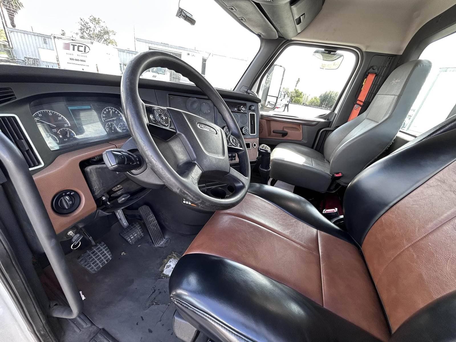 2019 Freightliner Cascadia 113 image 6