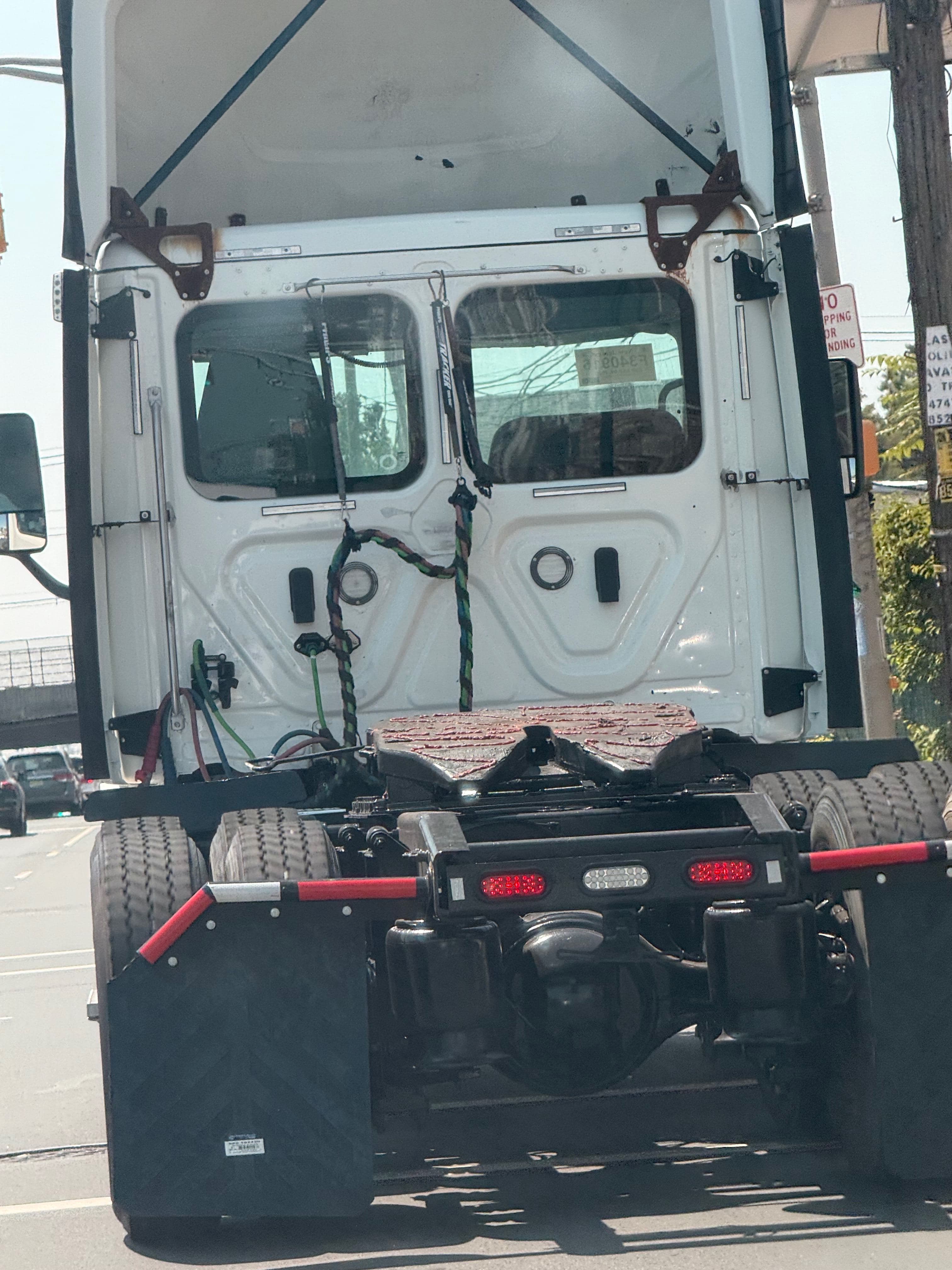 2018 Freightliner Cascadia image 3