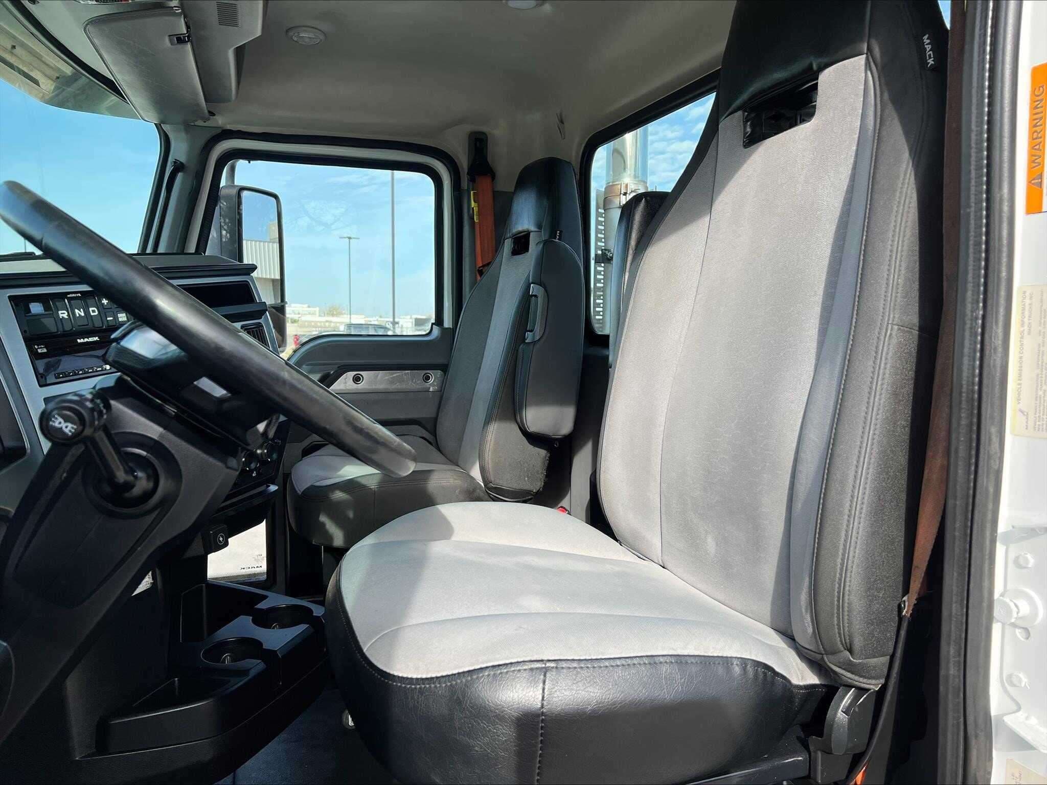 Used 2021 MACK ANTHEM 64T Conventional - Day Cab  image 7