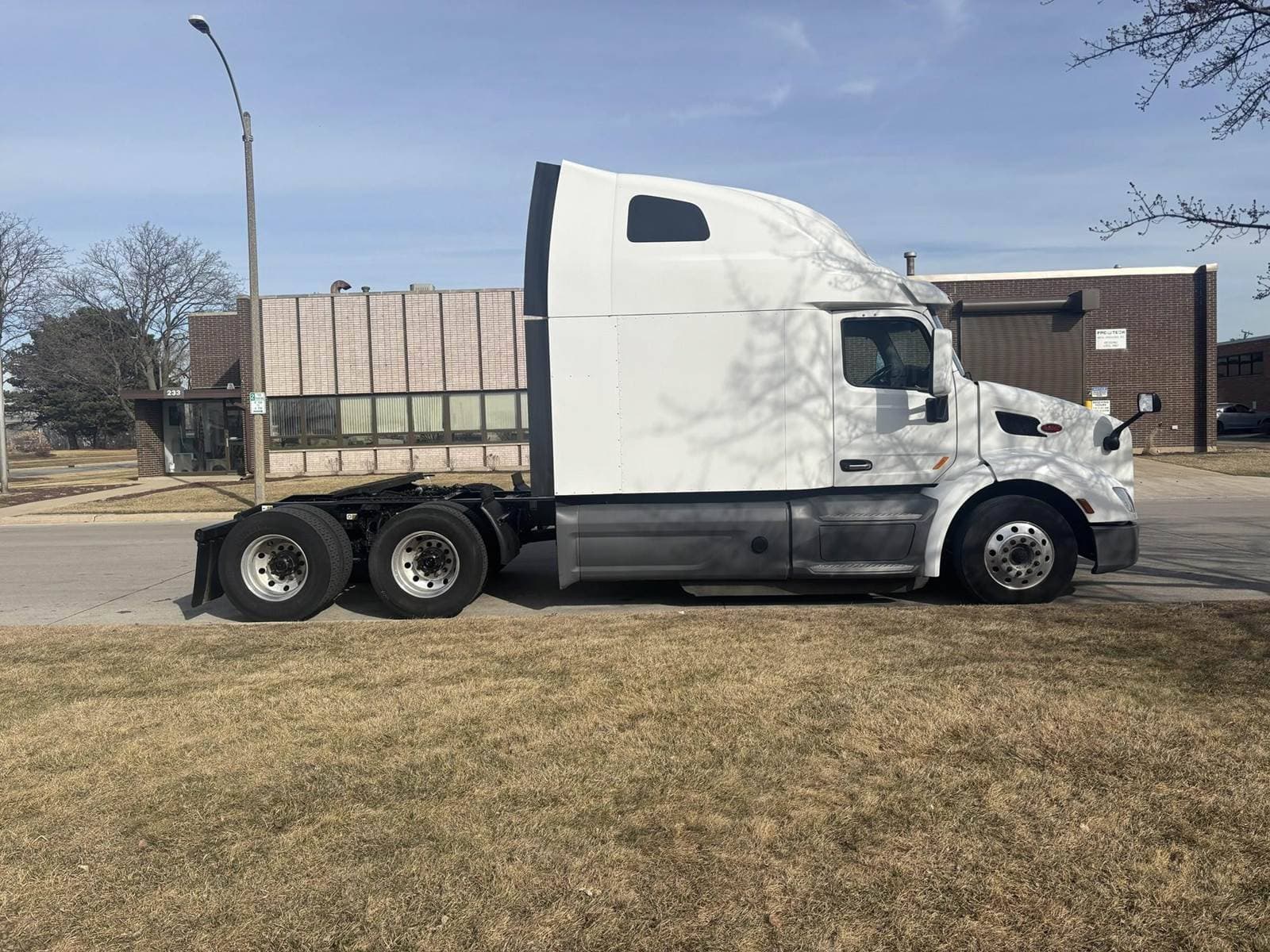 2021 Peterbilt 579 image 7