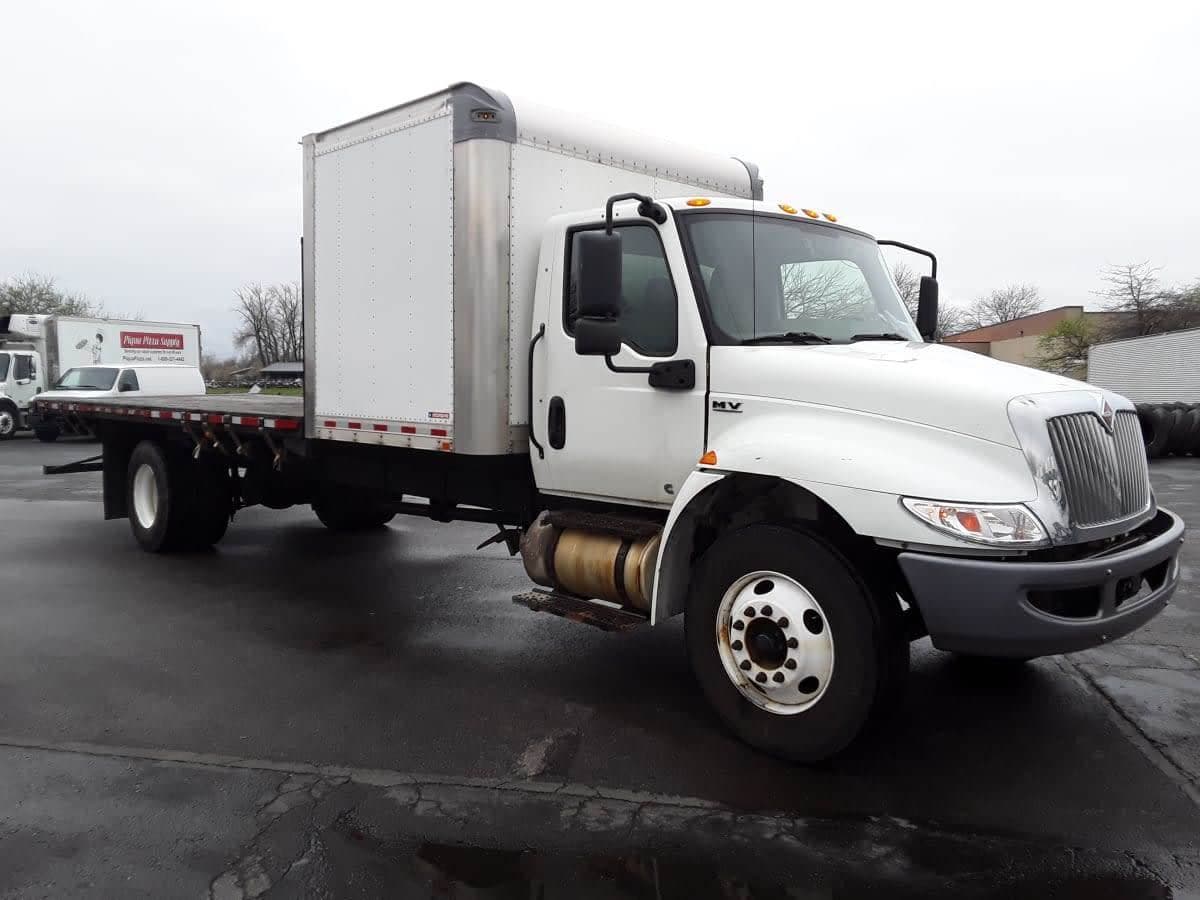 2022 International MV607 10 ft Box Truck - 260HP, 6 Speed Automatic image 3