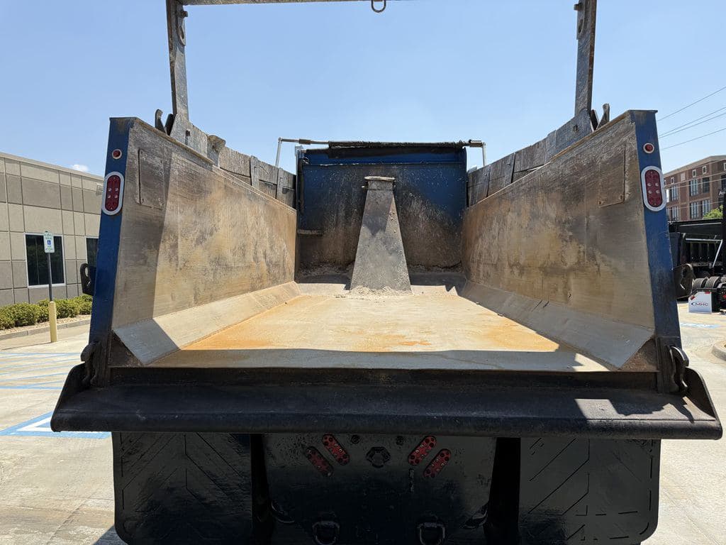 Used 2025 PETERBILT 567 image 15